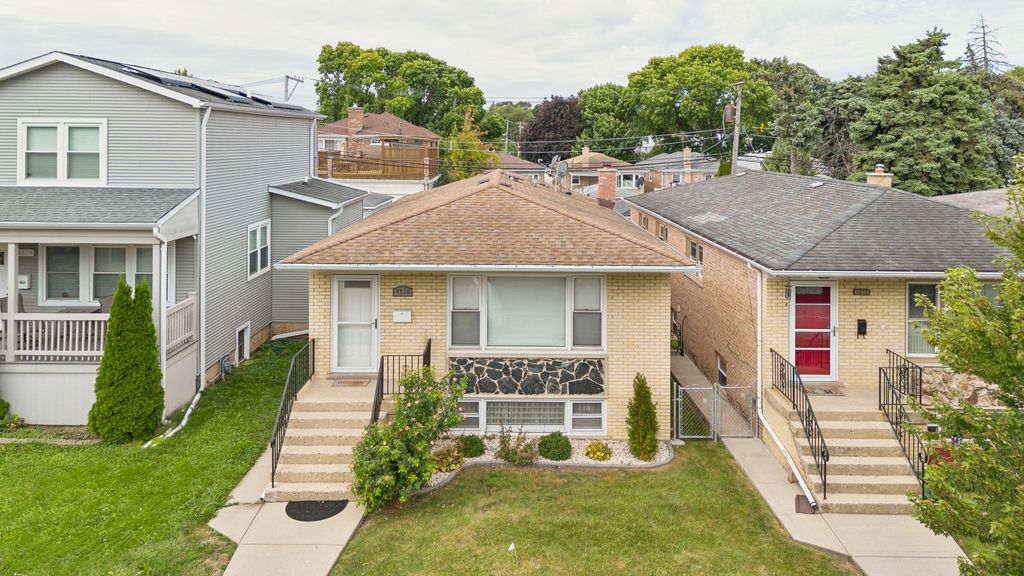 4830 N Nagle Avenue, Chicago, IL 60630