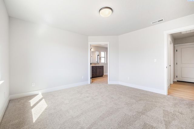10510 Danube Dr, Pasco, WA 99301