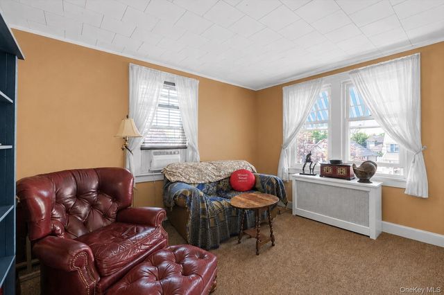 40 Rockville Avenue, Rockville Centre, NY 11570