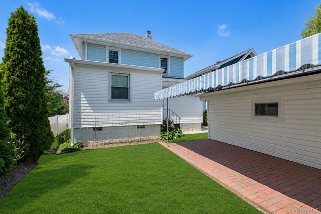 40 Rockville Avenue, Rockville Centre, NY 11570