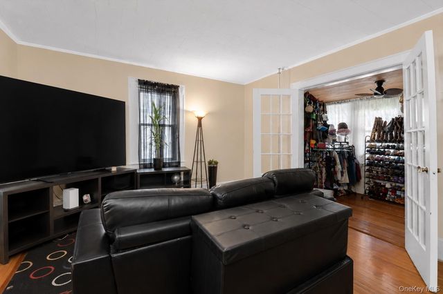 40 Rockville Avenue, Rockville Centre, NY 11570