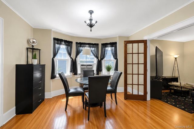40 Rockville Avenue, Rockville Centre, NY 11570