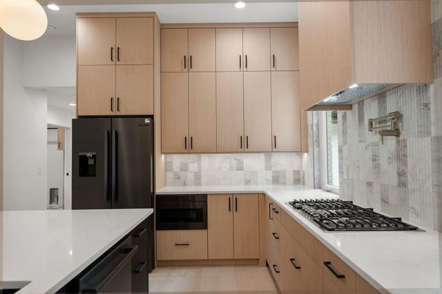 2404 S Cedarbrook Avenue, Springfield, MO 65804