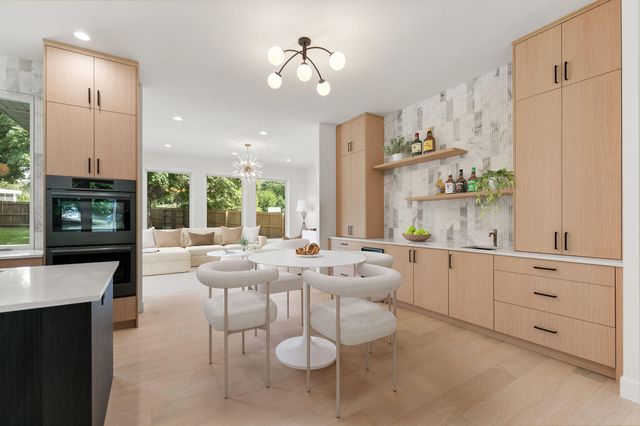 2404 S Cedarbrook Avenue, Springfield, MO 65804