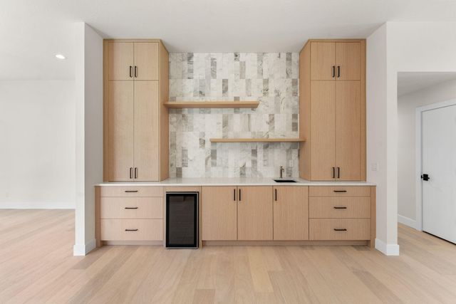 2404 S Cedarbrook Avenue, Springfield, MO 65804