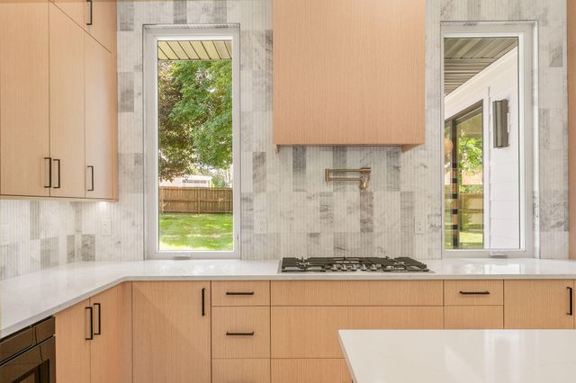 2404 S Cedarbrook Avenue, Springfield, MO 65804