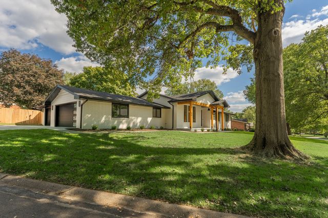 2404 S Cedarbrook Avenue, Springfield, MO 65804