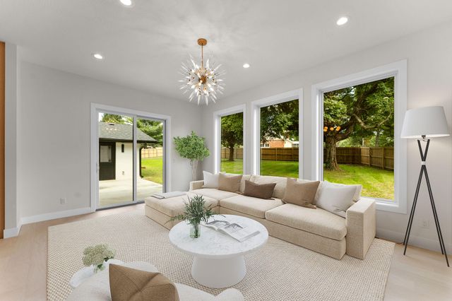 2404 S Cedarbrook Avenue, Springfield, MO 65804