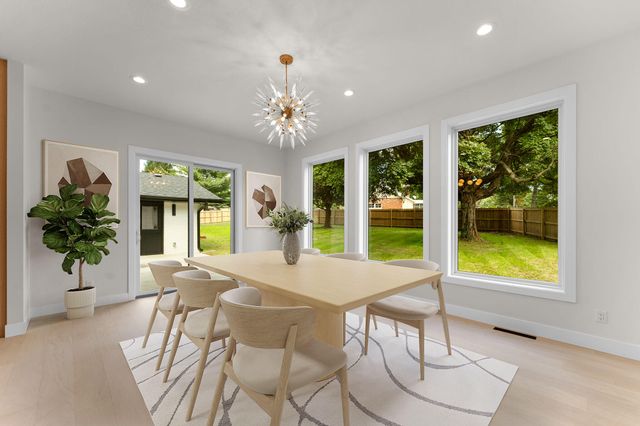 2404 S Cedarbrook Avenue, Springfield, MO 65804