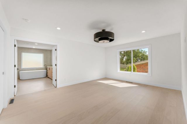 2404 S Cedarbrook Avenue, Springfield, MO 65804