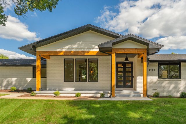 2404 S Cedarbrook Avenue, Springfield, MO 65804