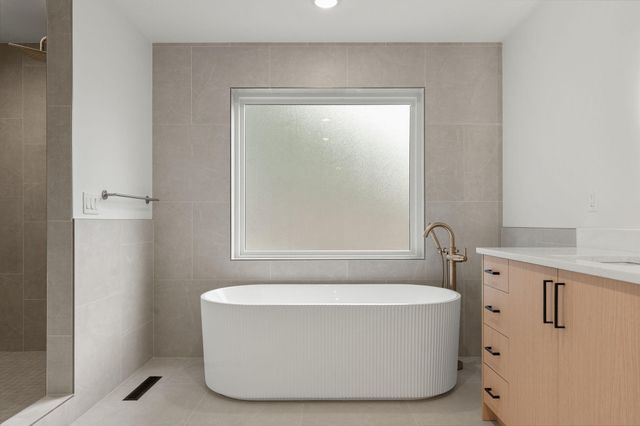 2404 S Cedarbrook Avenue, Springfield, MO 65804