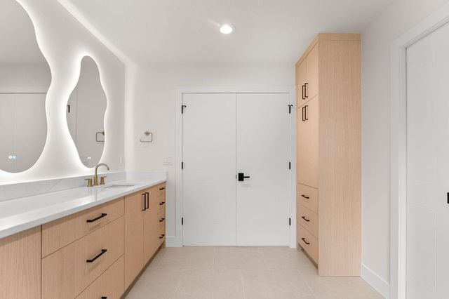 2404 S Cedarbrook Avenue, Springfield, MO 65804