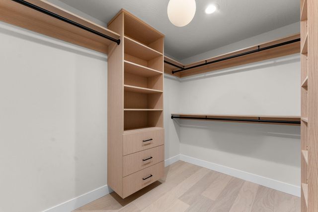 2404 S Cedarbrook Avenue, Springfield, MO 65804