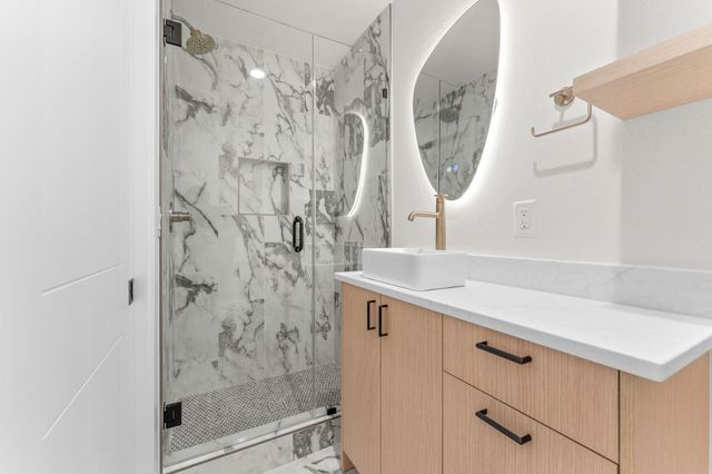 2404 S Cedarbrook Avenue, Springfield, MO 65804