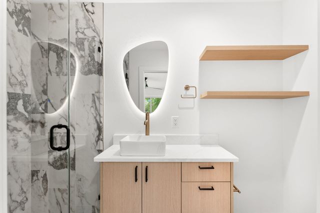 2404 S Cedarbrook Avenue, Springfield, MO 65804