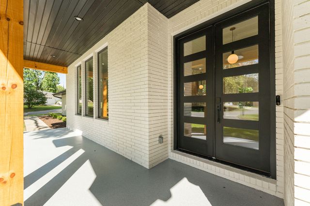 2404 S Cedarbrook Avenue, Springfield, MO 65804