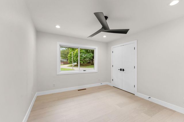 2404 S Cedarbrook Avenue, Springfield, MO 65804