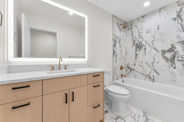 2404 S Cedarbrook Avenue, Springfield, MO 65804