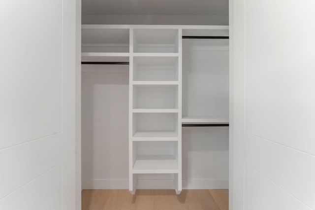 2404 S Cedarbrook Avenue, Springfield, MO 65804