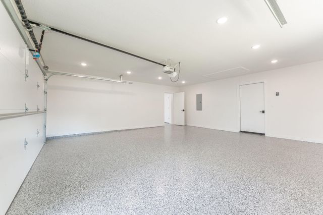 2404 S Cedarbrook Avenue, Springfield, MO 65804