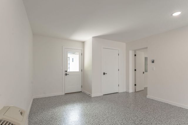 2404 S Cedarbrook Avenue, Springfield, MO 65804