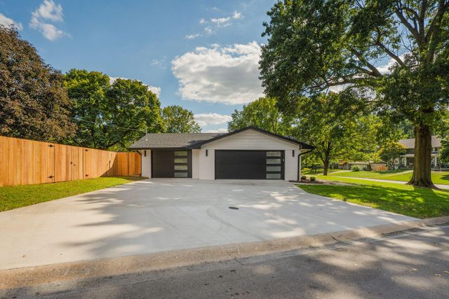 2404 S Cedarbrook Avenue, Springfield, MO 65804