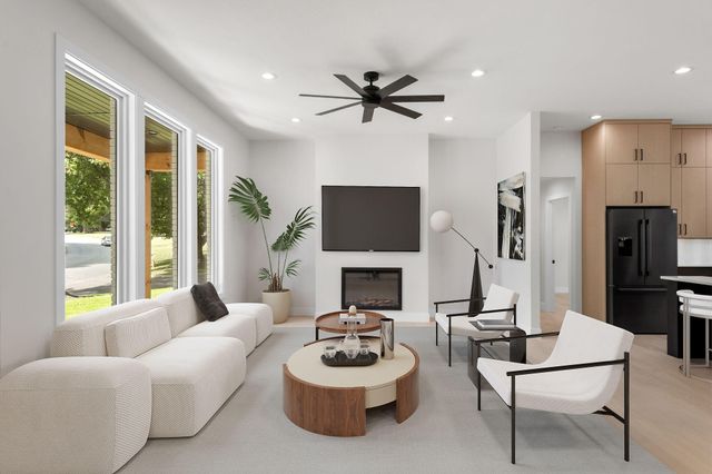 2404 S Cedarbrook Avenue, Springfield, MO 65804