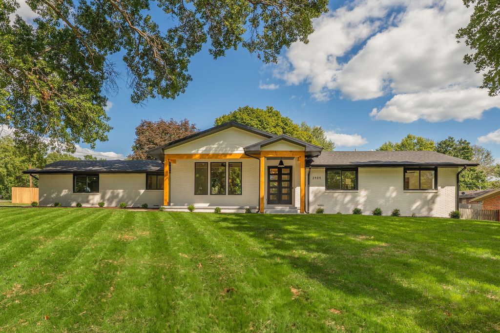 2404 S Cedarbrook Avenue, Springfield, MO 65804