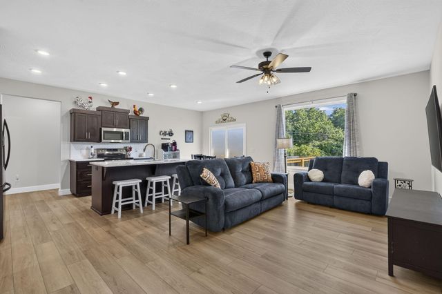 4237 S Hollow Branch Way, Battlefield, MO 65619