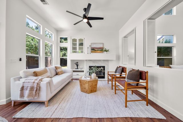 9267 Caulfield Dr, Elk Grove, CA 95758