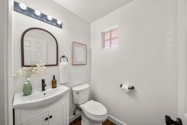 9267 Caulfield Dr, Elk Grove, CA 95758