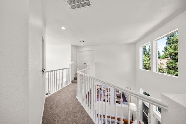 9267 Caulfield Dr, Elk Grove, CA 95758