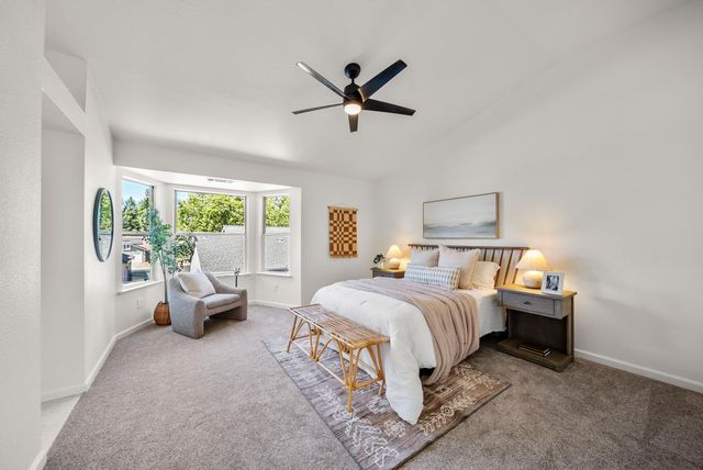 9267 Caulfield Dr, Elk Grove, CA 95758
