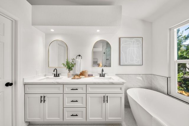 9267 Caulfield Dr, Elk Grove, CA 95758