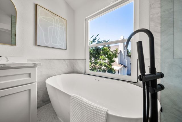 9267 Caulfield Dr, Elk Grove, CA 95758