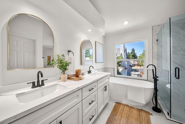 9267 Caulfield Dr, Elk Grove, CA 95758