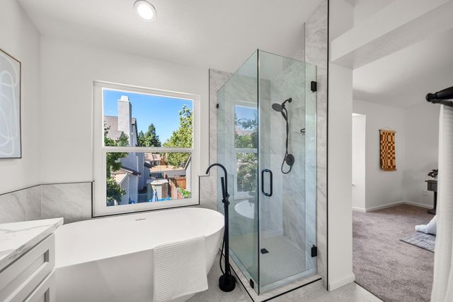 9267 Caulfield Dr, Elk Grove, CA 95758