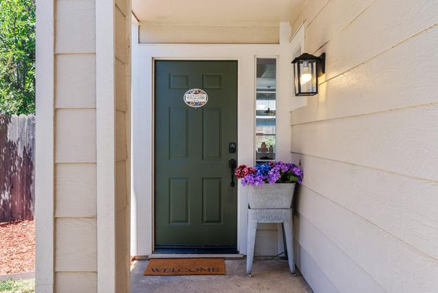 9267 Caulfield Dr, Elk Grove, CA 95758