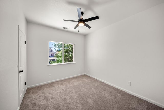 9267 Caulfield Dr, Elk Grove, CA 95758