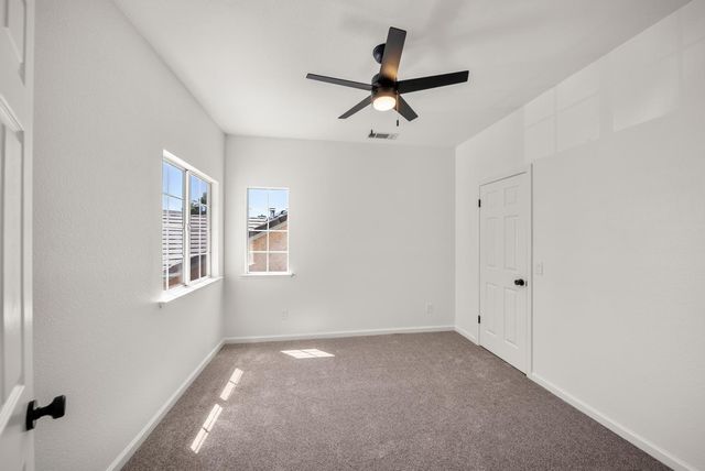 9267 Caulfield Dr, Elk Grove, CA 95758