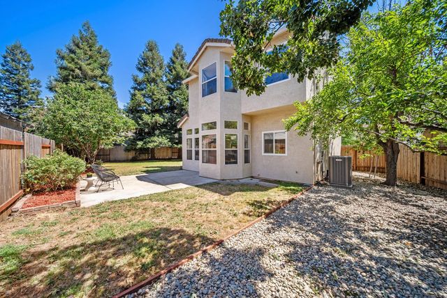 9267 Caulfield Dr, Elk Grove, CA 95758