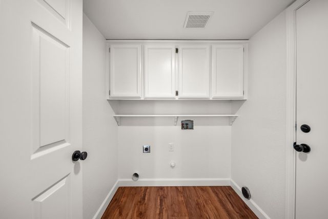 9267 Caulfield Dr, Elk Grove, CA 95758