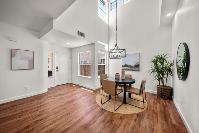9267 Caulfield Dr, Elk Grove, CA 95758