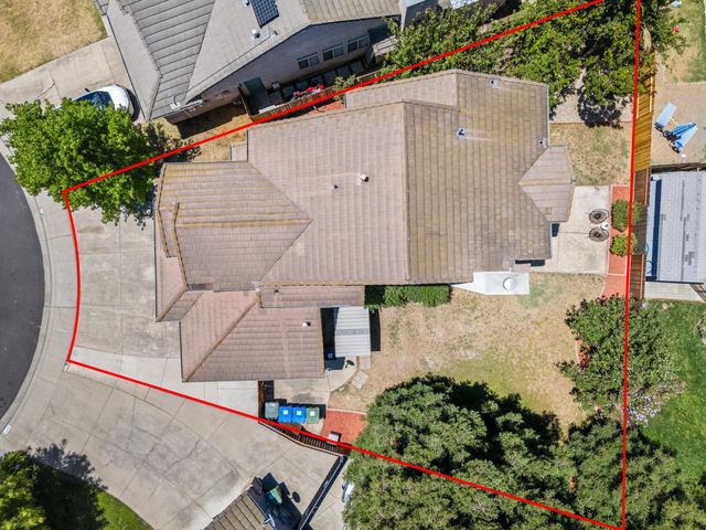 9267 Caulfield Dr, Elk Grove, CA 95758