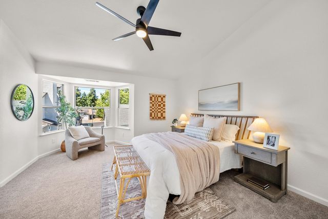 9267 Caulfield Dr, Elk Grove, CA 95758