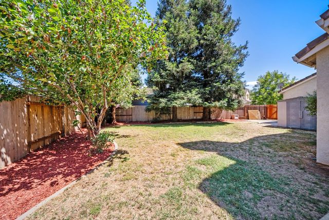 9267 Caulfield Dr, Elk Grove, CA 95758