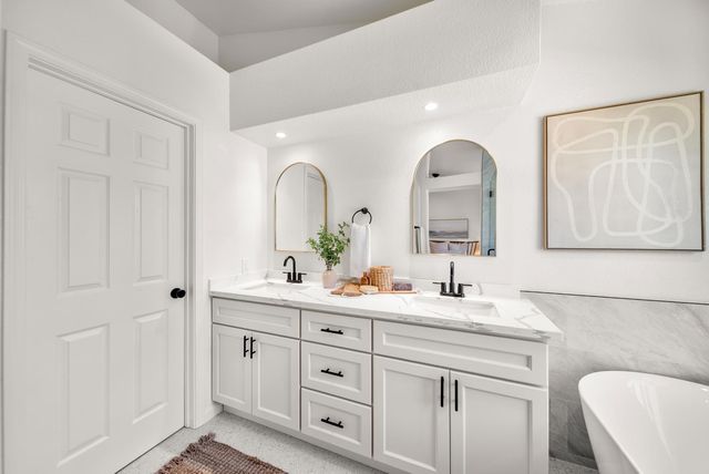 9267 Caulfield Dr, Elk Grove, CA 95758