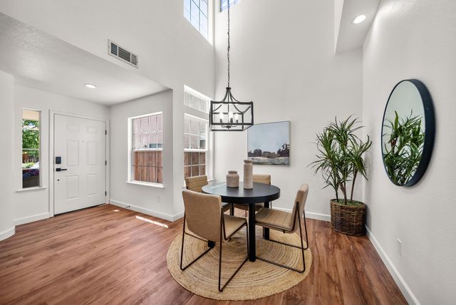 9267 Caulfield Dr, Elk Grove, CA 95758