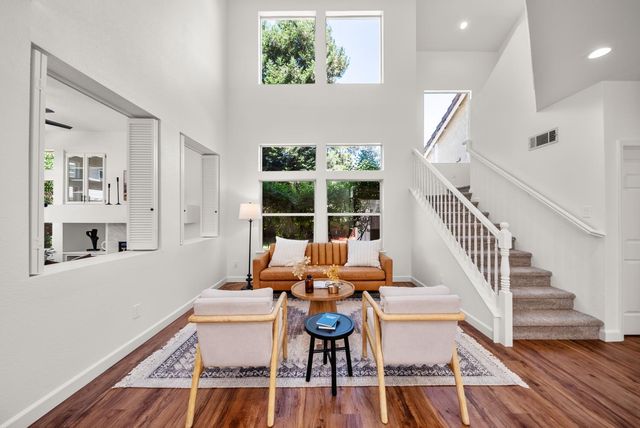 9267 Caulfield Dr, Elk Grove, CA 95758